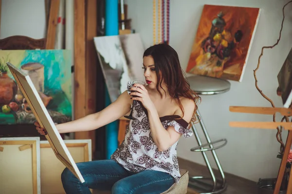 Woman Artist Painting Picture Studio Creative Pensive Painter Girl Paints — Stock Photo, Image