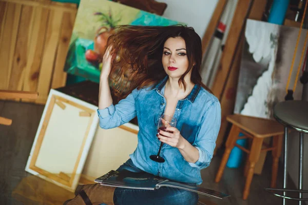 Woman Artist Painting Picture Studio Creative Pensive Painter Girl Paints — Stock Photo, Image