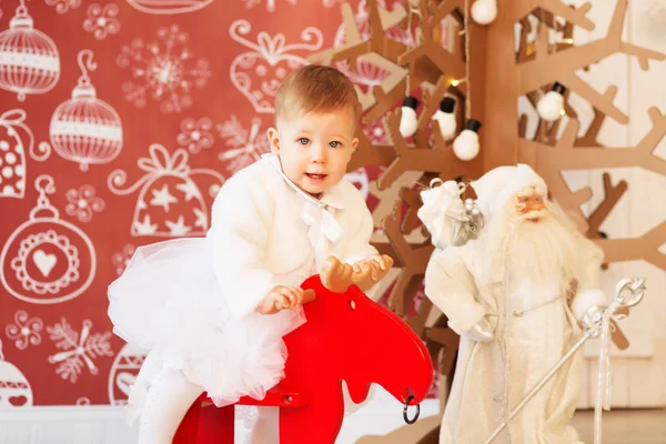 Sedia a dondolo per bambini cavalcare giocare — Foto Stock