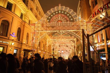 Moskova, Rusya - 31 Aralık 2016: Aydınlatma Nikolskaya s