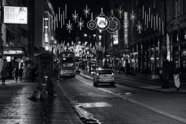 Londra - 17 Kasım 2016: Strand street Noel decorat ile