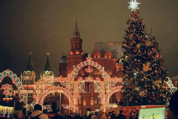 MOSCOU, RUSSIE - 31 DÉCEMBRE 2016 : Décorations de Noël — Photo