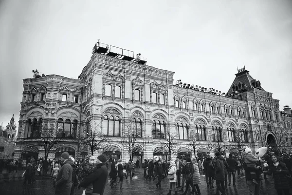 МОСКВА - 02 ЯНВАРЯ 2017: магазин ГУМ, Красная площадь — стоковое фото