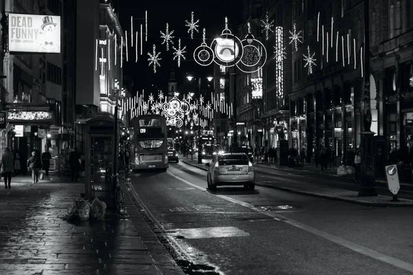 LONDRES - 17 NOVEMBRE 2016 : Rue Strand avec décorat de Noël — Photo