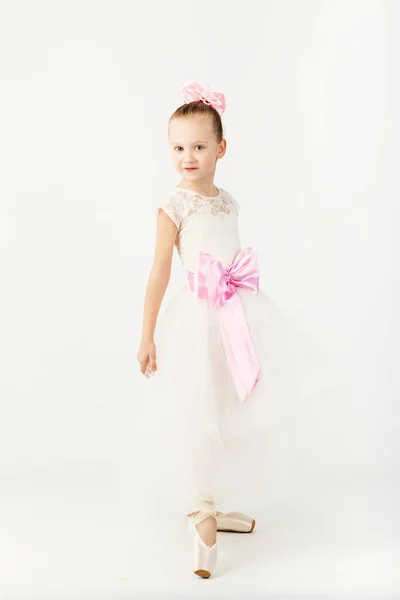 Belle Danseuse Ballet Isolée Sur Fond Blanc Petite Ballerine Élancée — Photo