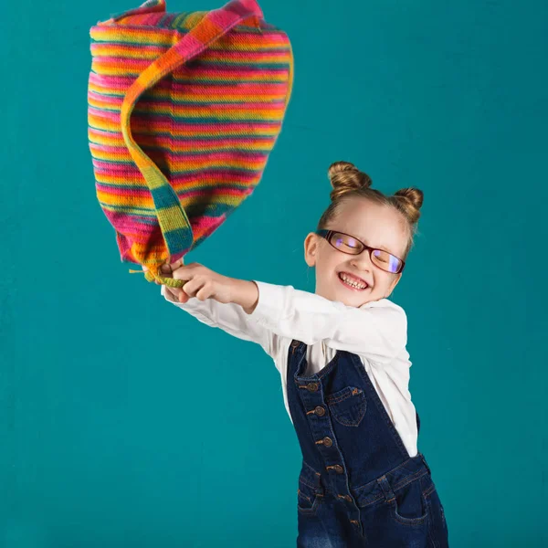 Funny smiling little girl with big backpack jumping and having f — Stock Photo, Image