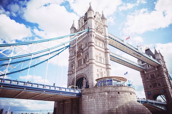 Tower Bridge à Londres, au Royaume-Uni . — Photo