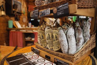 Londra - 23 Ağustos 2017: Saucissons London Borough piyasada