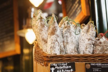Londra - 23 Ağustos 2017: Saucissons London Borough piyasada