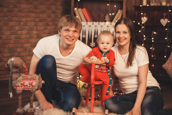 Tatlı bebek çocuk Noel için Noel Baba kostüm. Anne, SK