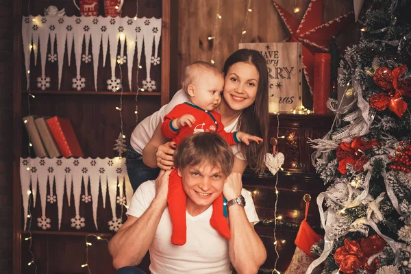 Tatlı bebek çocuk Noel için Noel Baba kostüm. Anne, SK