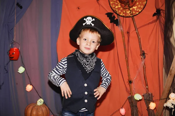 Вечірка Хелловін Маленький Хлопчик Піратському Костюмі Макіяжі Обличчі Добре Проводить — стокове фото
