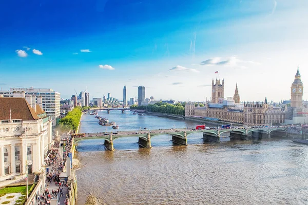 Londýn - 19. srpna 2017: Panorama pohled z vyhlídkového kola London Eye. — Stock fotografie