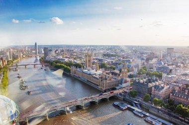 Londra - 19 Ağustos 2017: Cityscape görünümünden London Eye. 