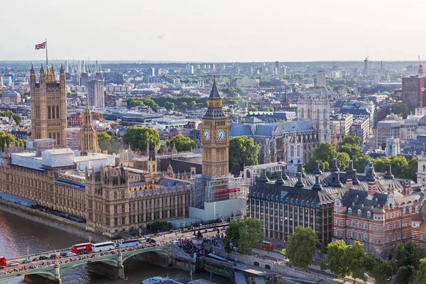 LONDRES - 19 DE AGOSTO DE 2017: Vista da paisagem urbana do London Eye . — Fotografia de Stock