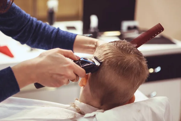 Little boy at the hairdresser. Child is scared of haircuts. Hair — Stock Photo, Image