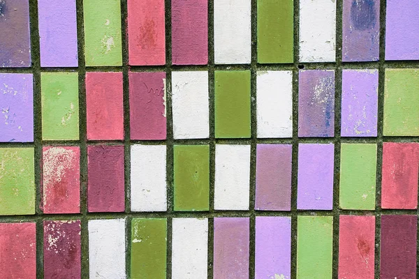 Textuur van oude wandtegels met lichte verf peeling. kleurrijke ol — Stockfoto
