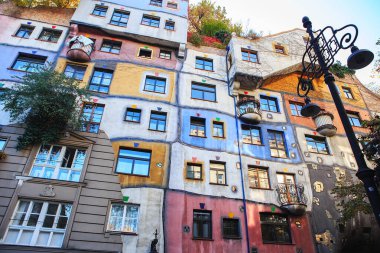 Avusturya, Viyana 'da Hundertwasser' ların evi. Hundertwasserhaus ap