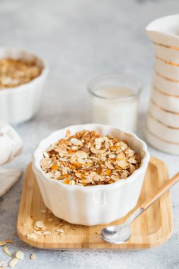 Kirazlı ve kayısılı turta. Her türlü F ile meyve ezmesi