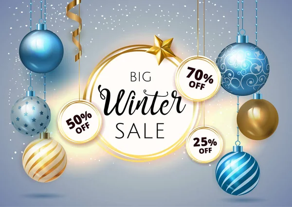 クリスマスは青と金色のクリスマスボールとクリスマスのデザインのための雪と冬の背景を販売しています。ベクターイラスト — ストックベクタ