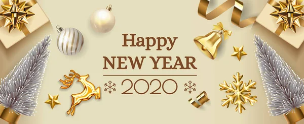 Feliz Ano Novo 2020 banner. Feliz Natal design com caixa de presente de ouro, flocos de neve, abeto de Natal, veados dourados. Cartaz horizontal, cartão de felicitações, cabeçalho para o site. Visão superior elementos de Natal vetor — Vetor de Stock