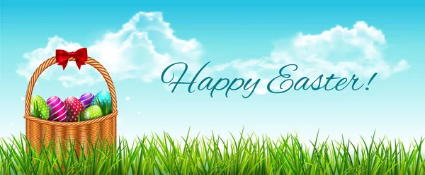 Feliz Páscoa venda primavera bandeira horisontal. Cesta de Páscoa ilustração vetorial com ovos coloridos em grama de campo . — Vetor de Stock