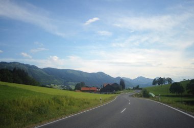 Bavyera Alpleri'nde yol