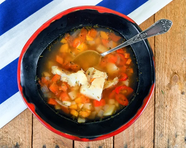 Gemüsesuppe auf Holzgrund — Stockfoto