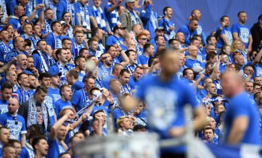 Lech Poznan futbol taraftarları.