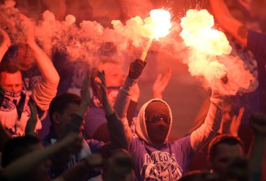 Lech Poznan futbol taraftarları.