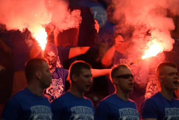 Zwolennicy piłki nożnej w Lech Poznań. — Zdjęcie stockowe
