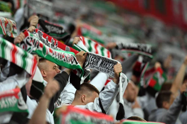 Legia Warszawa aficionados al fútbol . — Foto de Stock