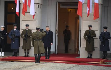 Varşova, Polonya. 3 Şubat 2020. Fransa Cumhurbaşkanı Emmanuel Macron, Polonya Cumhurbaşkanı Andrzej Duda 'yı 3 Şubat' ta Polonya 'nın Varşova kentindeki Cumhurbaşkanlığı Sarayı' nda ziyaret etti. Fotoğraf: Maciej Gillert