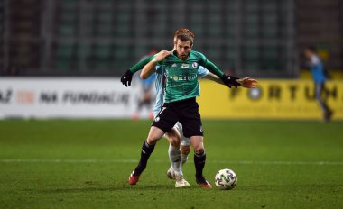 Varşova, Polonya, 08 Mart 2020: Legia Warszawa ile Piast Gliwice, Mikkel Kirkeskov (Piast Gliwice) Domagoj Antoliç (Legia Warszawa) 