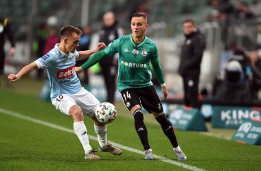 Varşova, Polonya, 08 Mart 2020: Legia Warszawa ve Piast Gliwice, Sebastian Milewski (Piast Gliwice) Michal Karbownik (Legia Warszawa) 