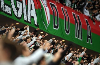 Varşova, Polonya, 08 Mart 2020: Polonya Süper Ligi Ekstraklasa futbol maçı Legia Warszawa ve Piast Gliwice, Legia Warszawa futbol taraftarları arasında