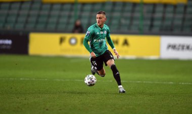 Varşova, Polonya, 08 Mart 2020: Legia Warszawa ile Piast Gliwice arasındaki Polonya Süper Ligi Ekstraklasa futbol maçı, Michal Karbownik (Legia Warszawa) 