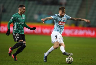 Varşova, Polonya, 08 Mart 2020: Legia Warszawa ile Piast Gliwice, Marco Vesoviç (Legia Warszawa) Piotr Parzyszek (Piast Gliwice) arasındaki Polonya Süper Ligi Ekstraklasa futbol maçı) 