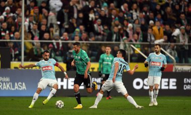 Varşova, Polonya, 08 Mart 2020: Legia Warszawa ve Piast Gliwice, Gerard Badia (Piast Gliwice) Mateusz Wieteska (Legia Warszawa) 