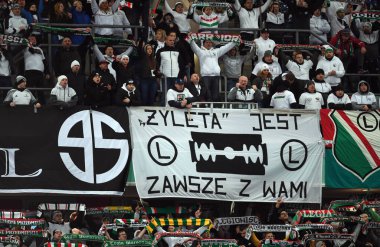 Varşova, Polonya, 22 Şubat 2020: Polonya Süper Ligi Ekstraklasa futbol maçı: Legia Warszawa - Jagiellonia Bialystok, Legia taraftarları