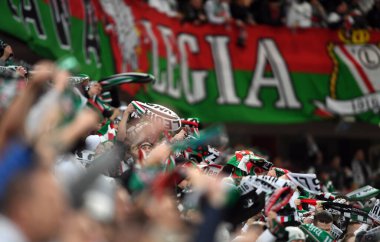 Varşova, Polonya, 22 Şubat 2020: Polonya Süper Ligi Ekstraklasa futbol maçı: Legia Warszawa - Jagiellonia Bialystok, Legia taraftarları