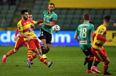 Varşova, Polonya, 22 Şubat 2020: Polonya Ligi Ekstraklasa futbol maçı: Legia Warszawa - Jagiellonia Bialystok, Martin Pospisil (Jagiellonia) Mateusz Wieteska (Legia Warszawa) 