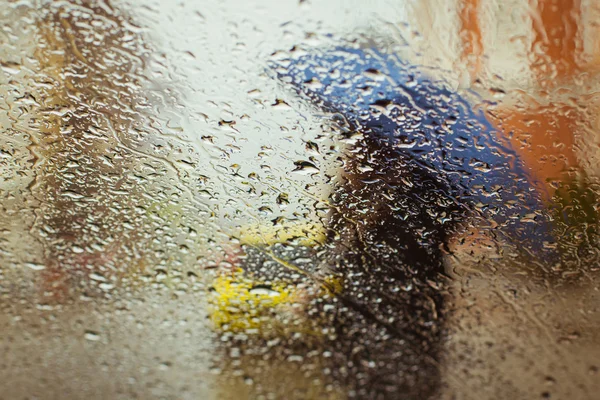 Şemsiye ile bulanık bir siluet