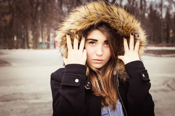 Retrato de una adolescente al aire libre —  Fotos de Stock