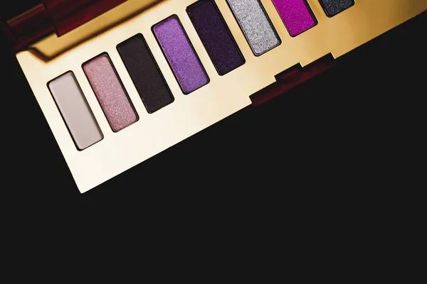 Paleta de sombra multicolorida profissional. Conceito de maquiagem na moda — Fotografia de Stock