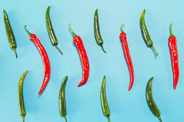 Posterler, bloglar, web tasarımı için yaratıcı kırmızı biber arka planı. Seçici odaklanma. Vejetaryenler ve vejetaryenler için sağlıklı besin maddeleri