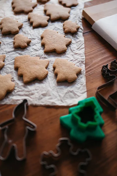 Hornear galletas de Navidad . — Foto de Stock