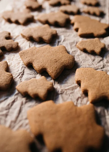 Hornear galletas de Navidad . — Foto de Stock