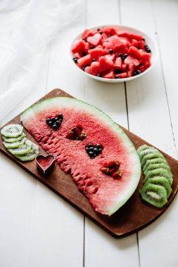 Taze sulu karpuz dilimi 