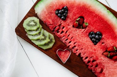 Taze sulu karpuz dilimi 